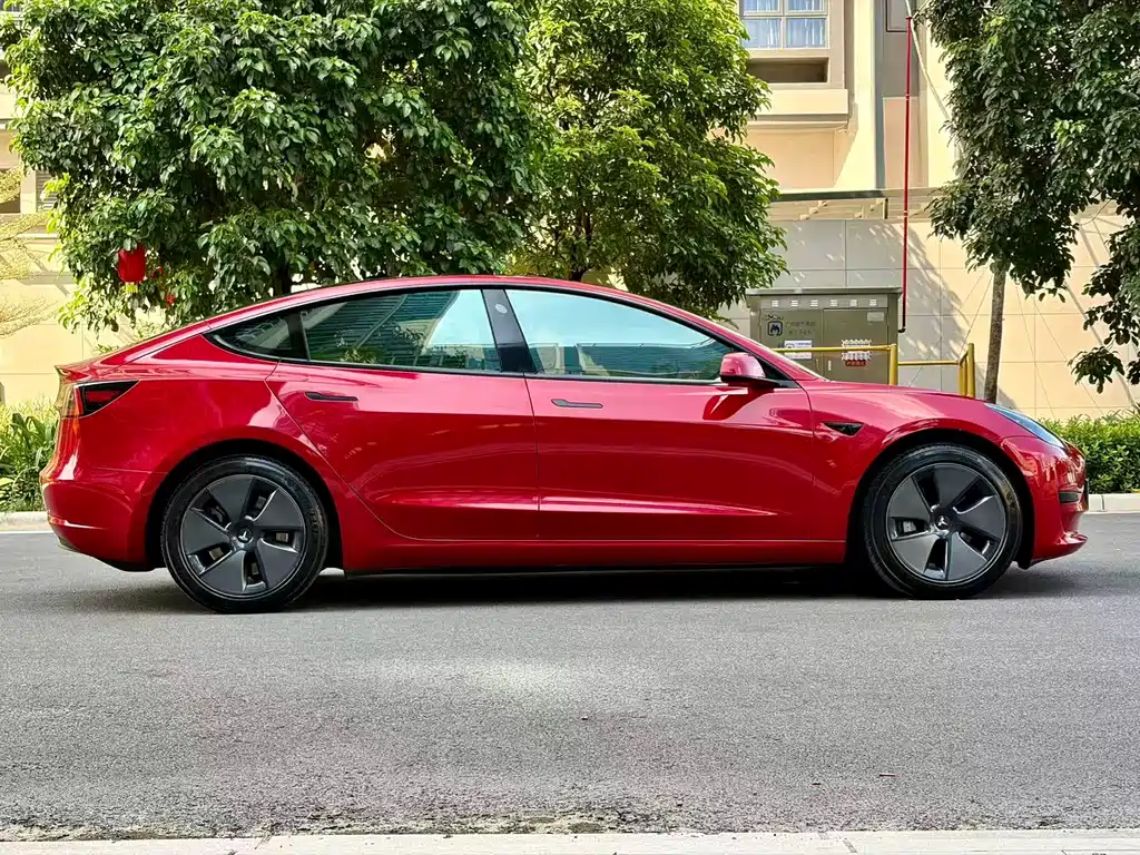 Tesla Model 3 — миниатюра 8