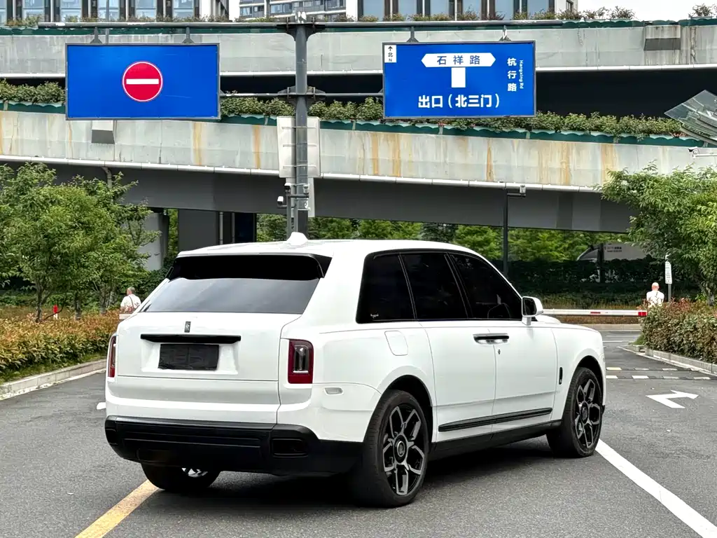 Rolls-Royce Cullinan 2018 мест