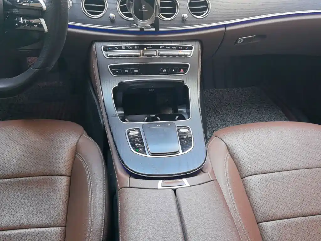 Mercedes-Benz E-Class — миниатюра 14