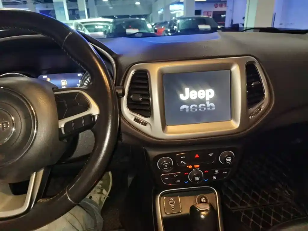 Jeep Compass — миниатюра 13