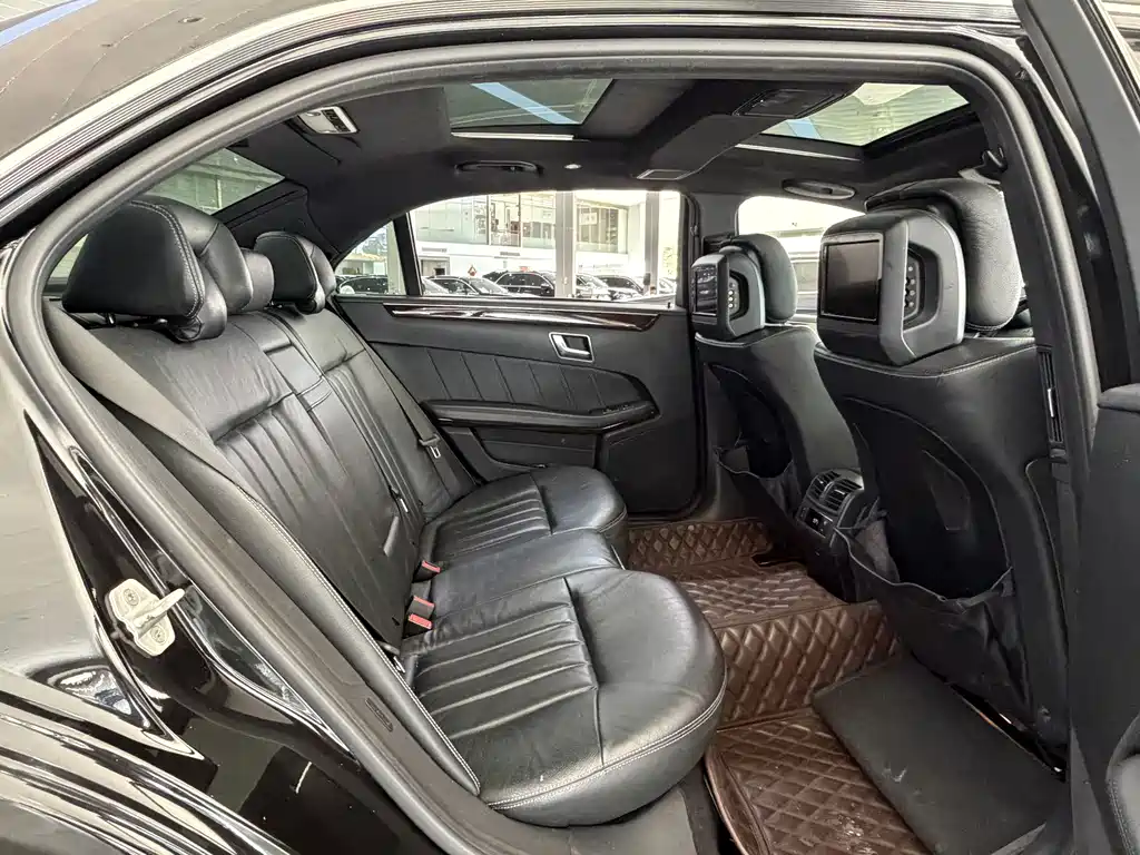 Mercedes-Benz E-Class — миниатюра 10