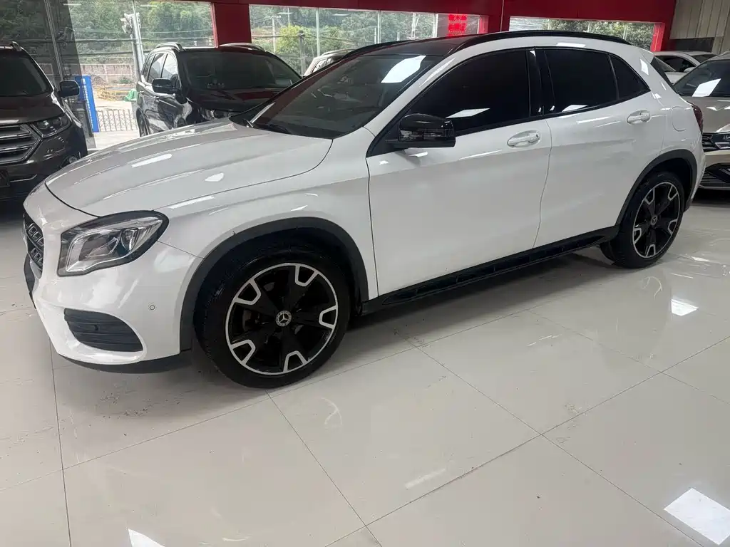 Mercedes-Benz GLA