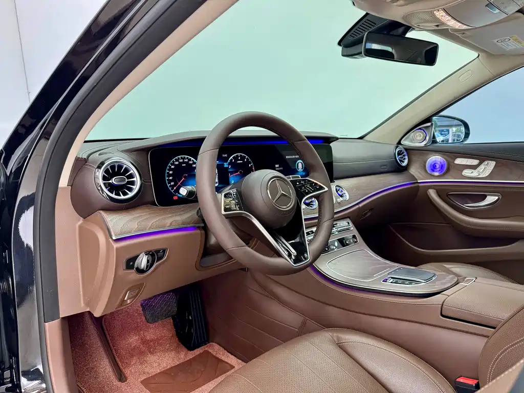 Mercedes-Benz E-Class — миниатюра 6