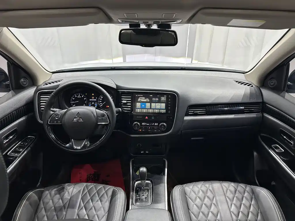 Mitsubishi Outlander — миниатюра 13