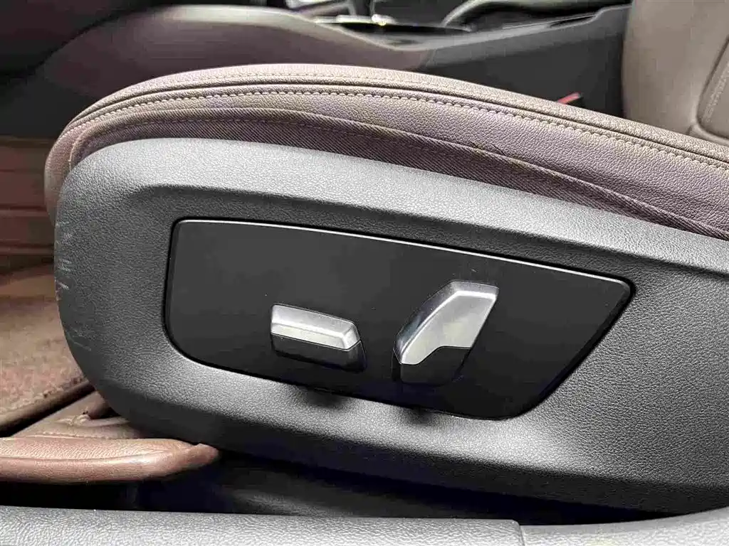 BMW 5 Series — миниатюра 6