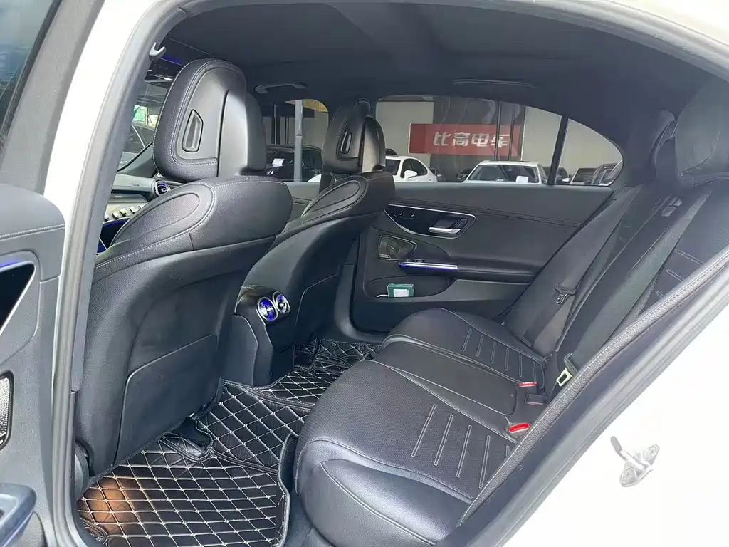 Mercedes-Benz C-Class — миниатюра 8