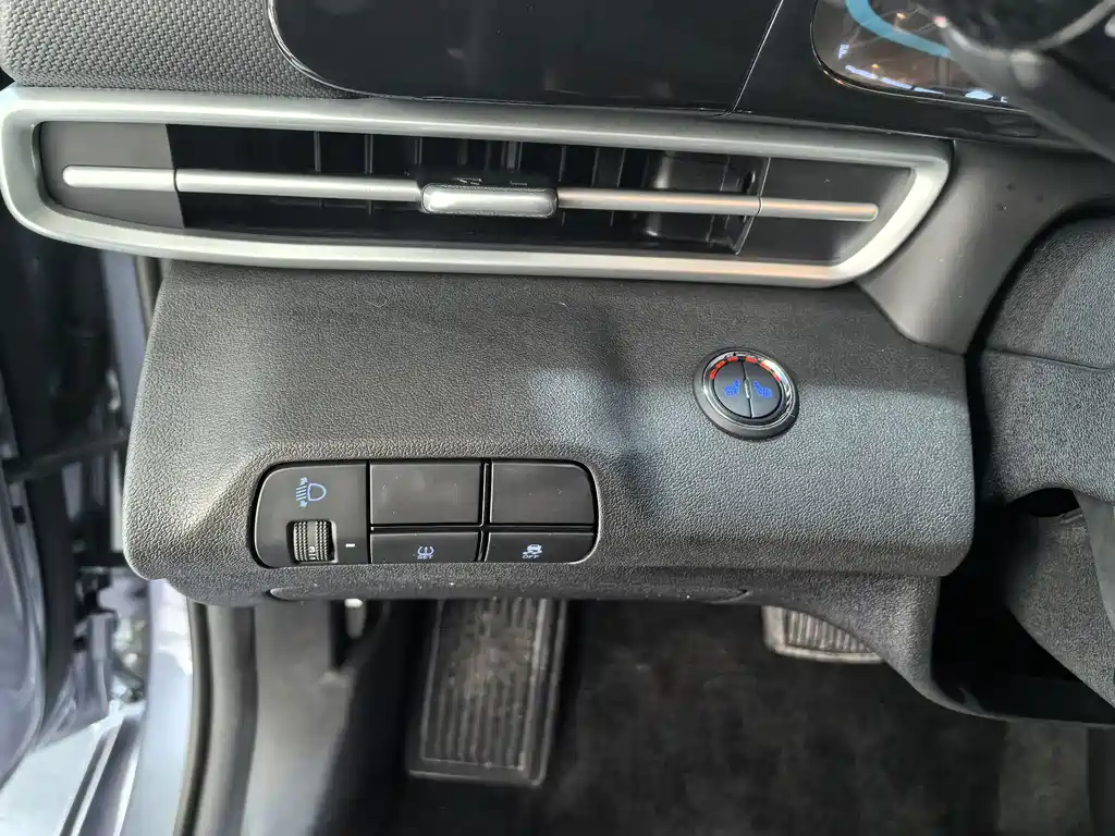 Hyundai Elantra — миниатюра 14