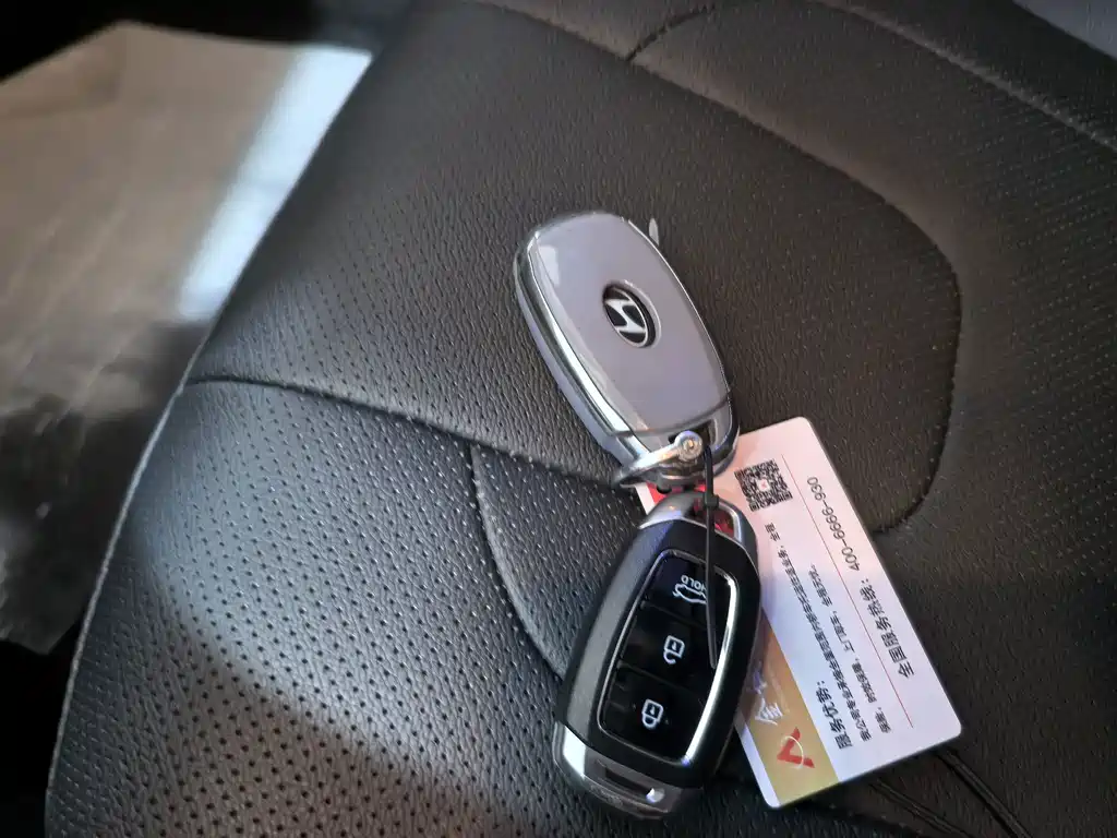 Hyundai Elantra — миниатюра 17