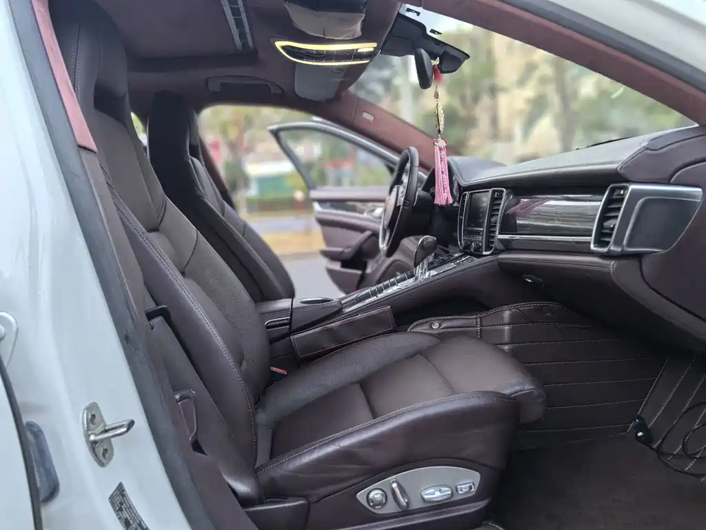 Porsche Panamera — миниатюра 24