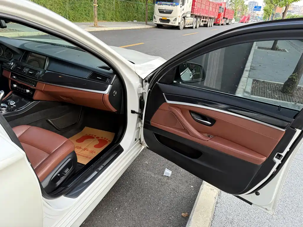 BMW 5 Series — миниатюра 19