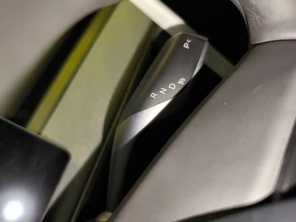 Tesla Model Y — миниатюра 14