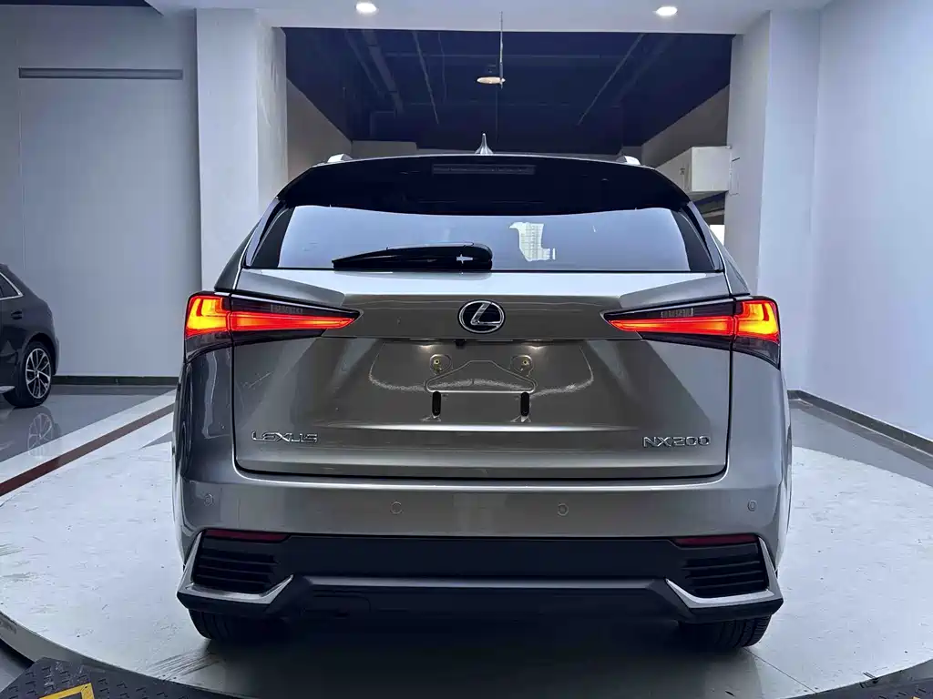 Lexus NX — миниатюра 5