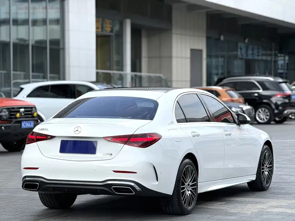 Mercedes-Benz C-Class — миниатюра 7