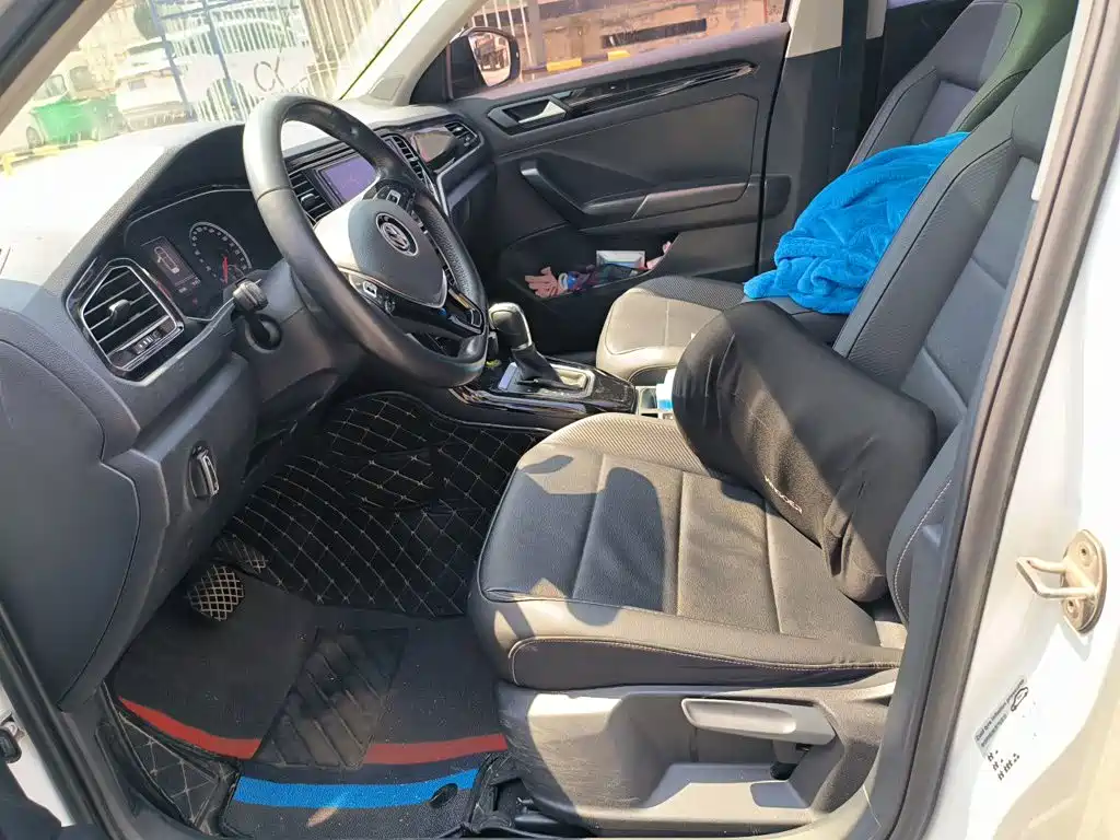 Volkswagen T-Roc — миниатюра 16