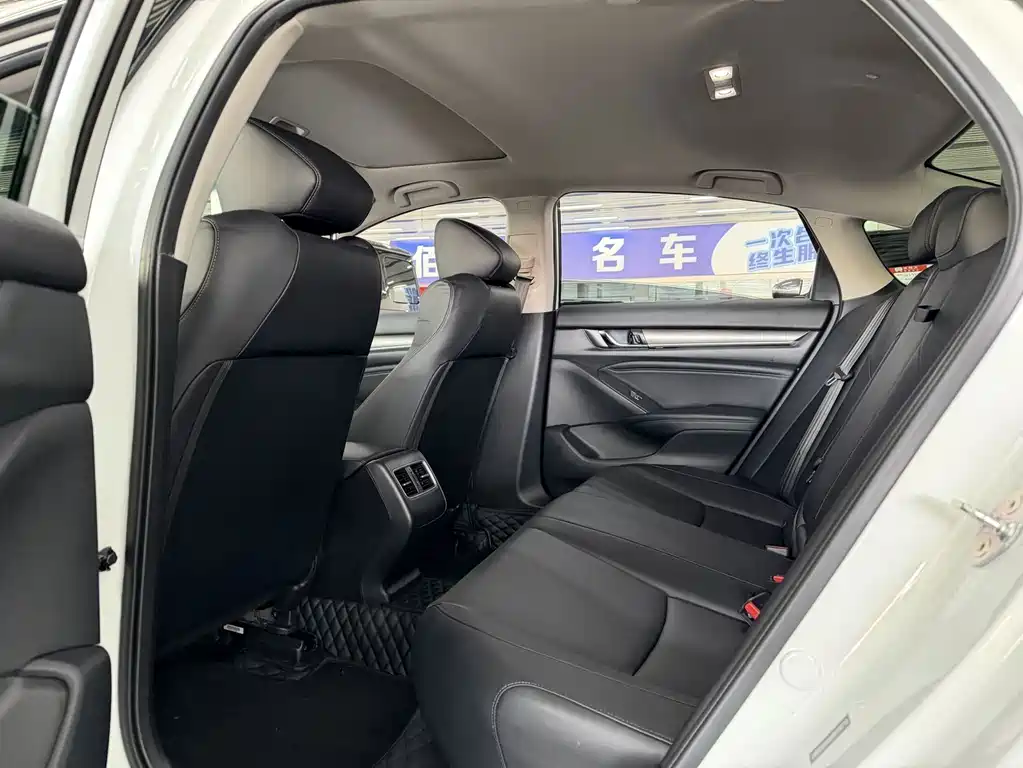 Honda Accord — миниатюра 9