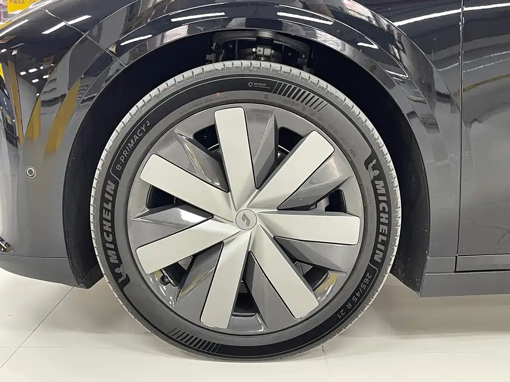 Li Auto i8 2025 Standard
