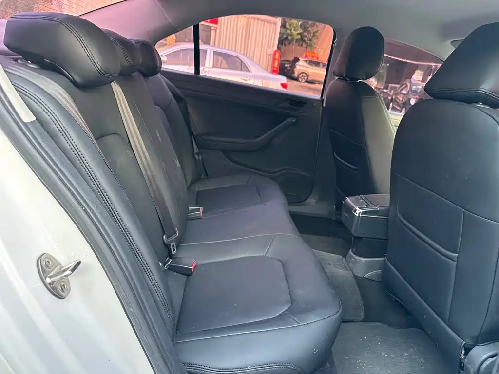 Volkswagen Jetta — миниатюра 13