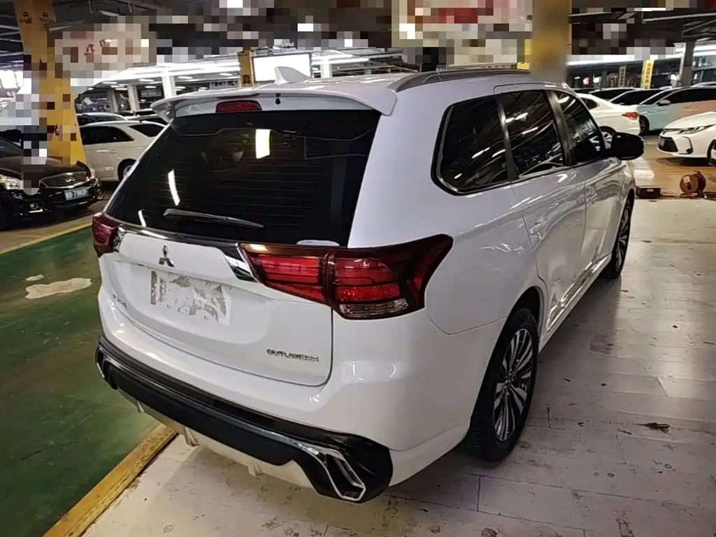 Mitsubishi Outlander — миниатюра 7