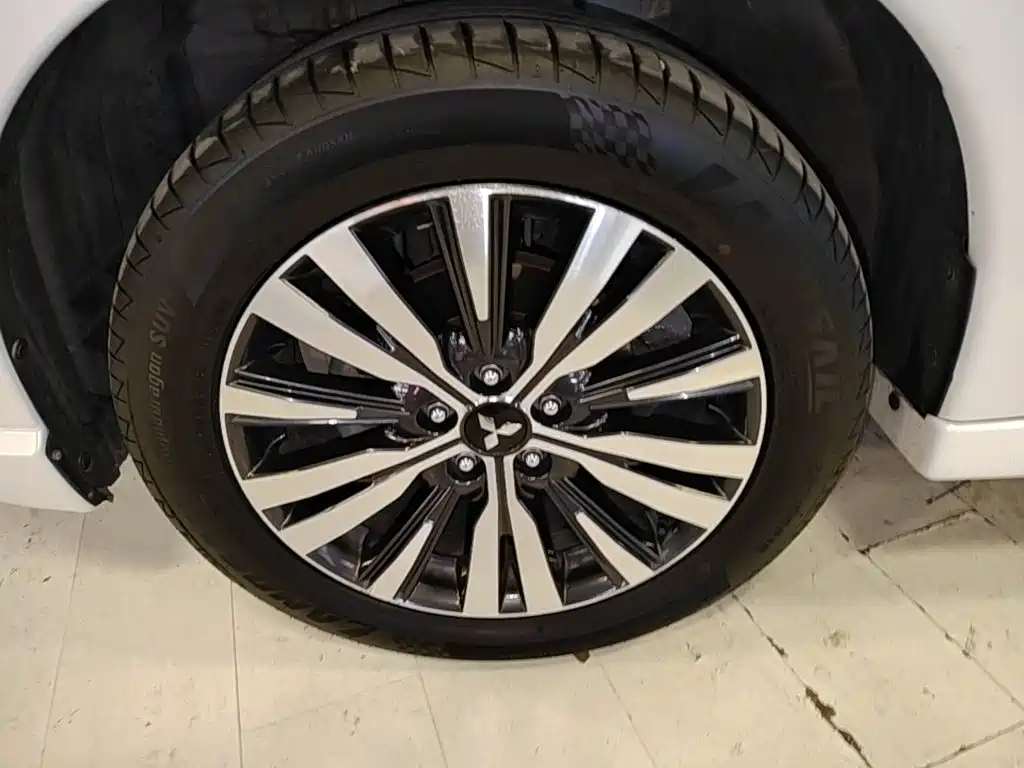 Mitsubishi Outlander — миниатюра 23