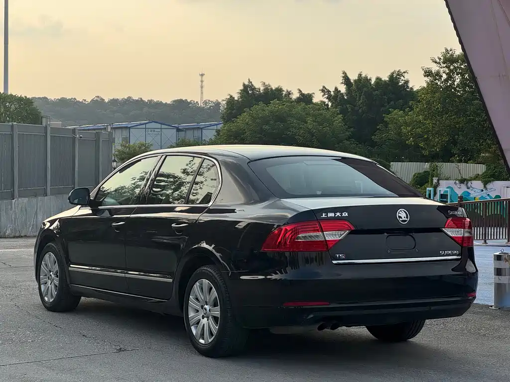 Skoda Superb — миниатюра 3
