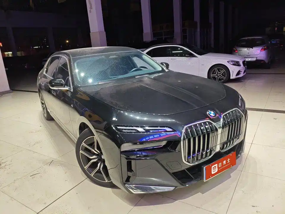 BMW 7 Series — миниатюра 2