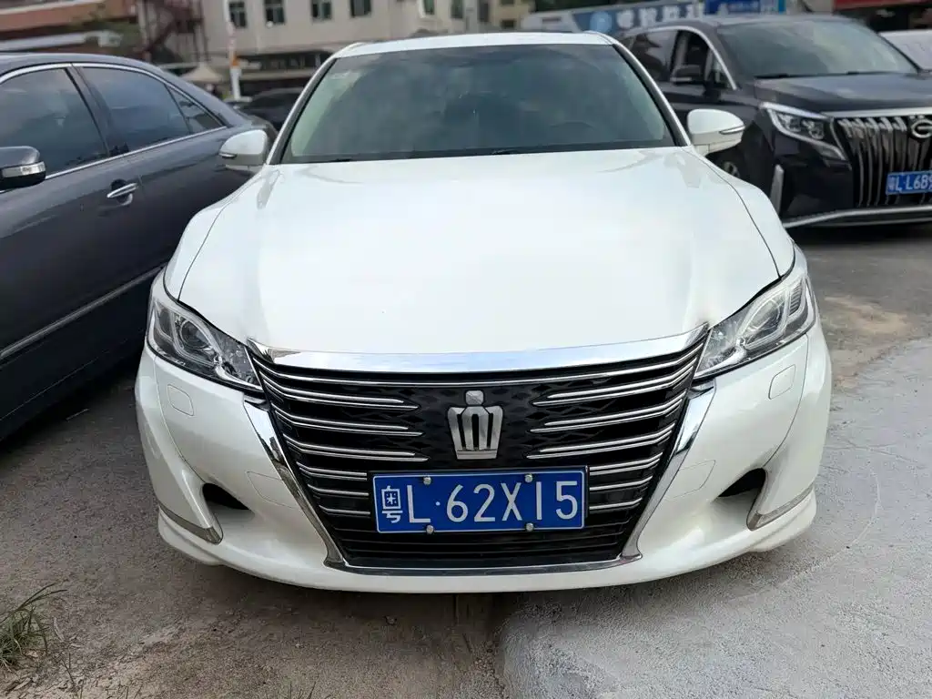 Toyota Crown — миниатюра 2