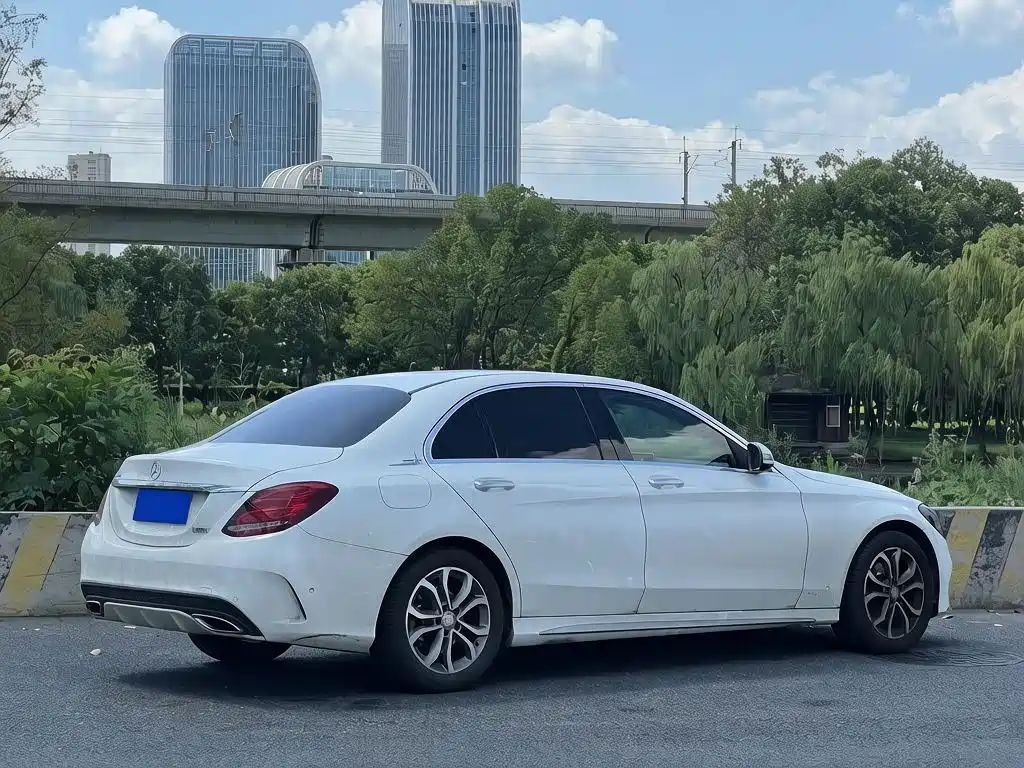 Mercedes-Benz C-Class — миниатюра 7
