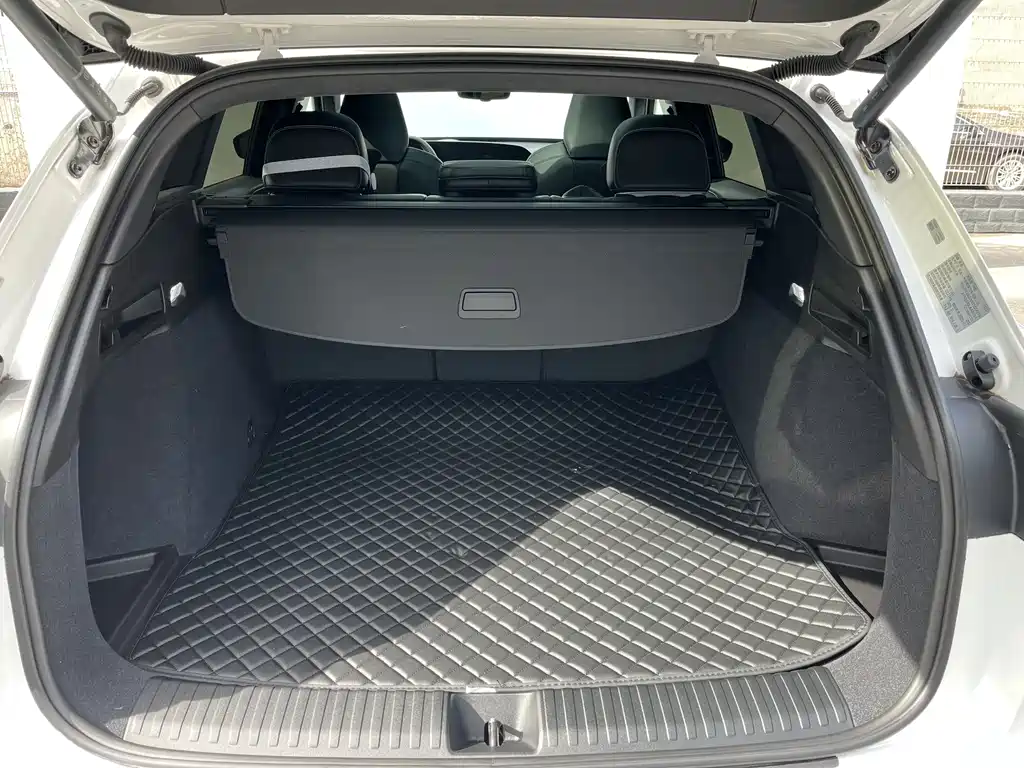 Audi Q6L e-tron — миниатюра 6
