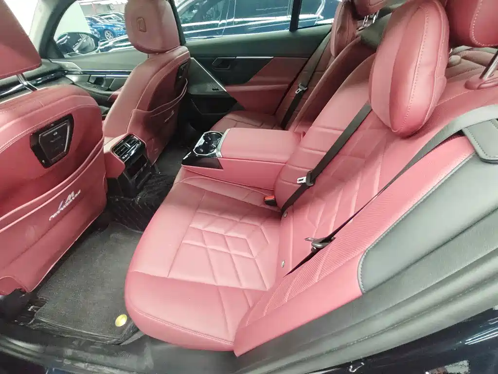 BMW 5 Series — миниатюра 11