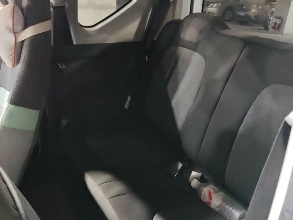 Wuling MINIEV — миниатюра 8