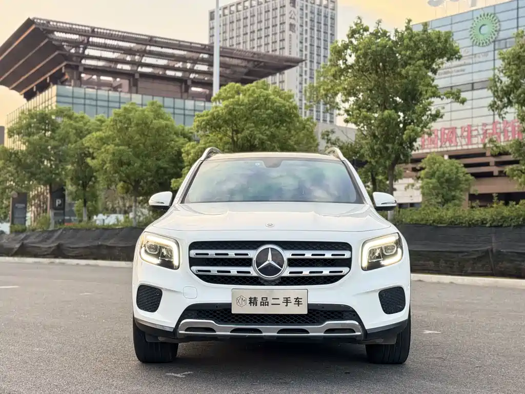 MERCEDES-BENZ GLB