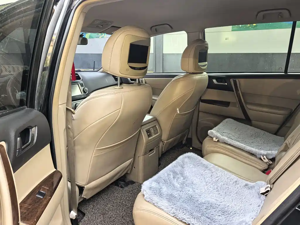 Toyota Highlander 2012 2.7L 5 мест Elite