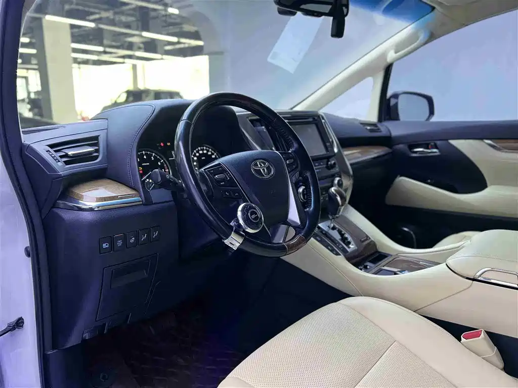 Toyota Alphard 2015 3.5L Luxury