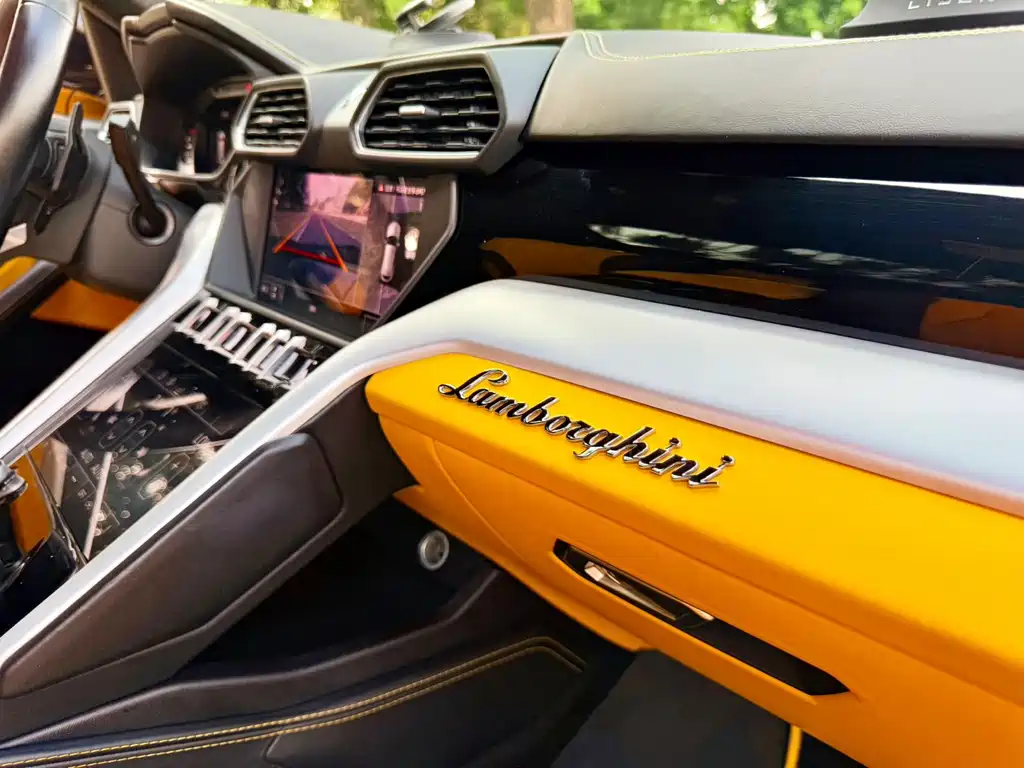 Lamborghini Urus — миниатюра 8