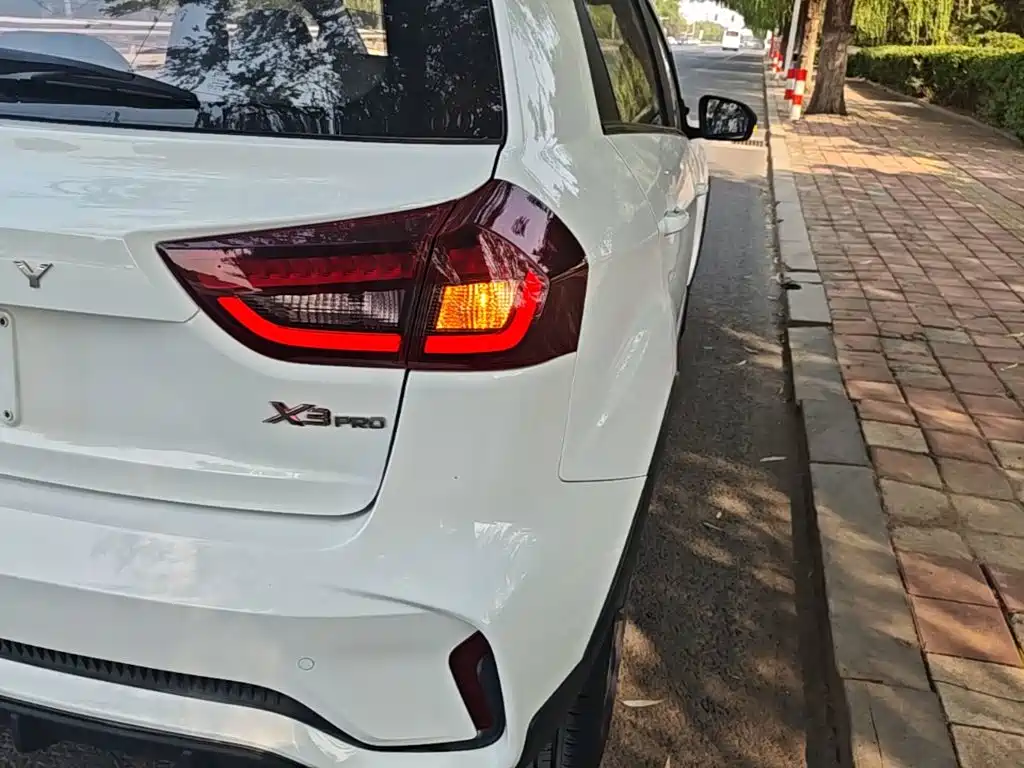 Geely Vision X3 — миниатюра 8