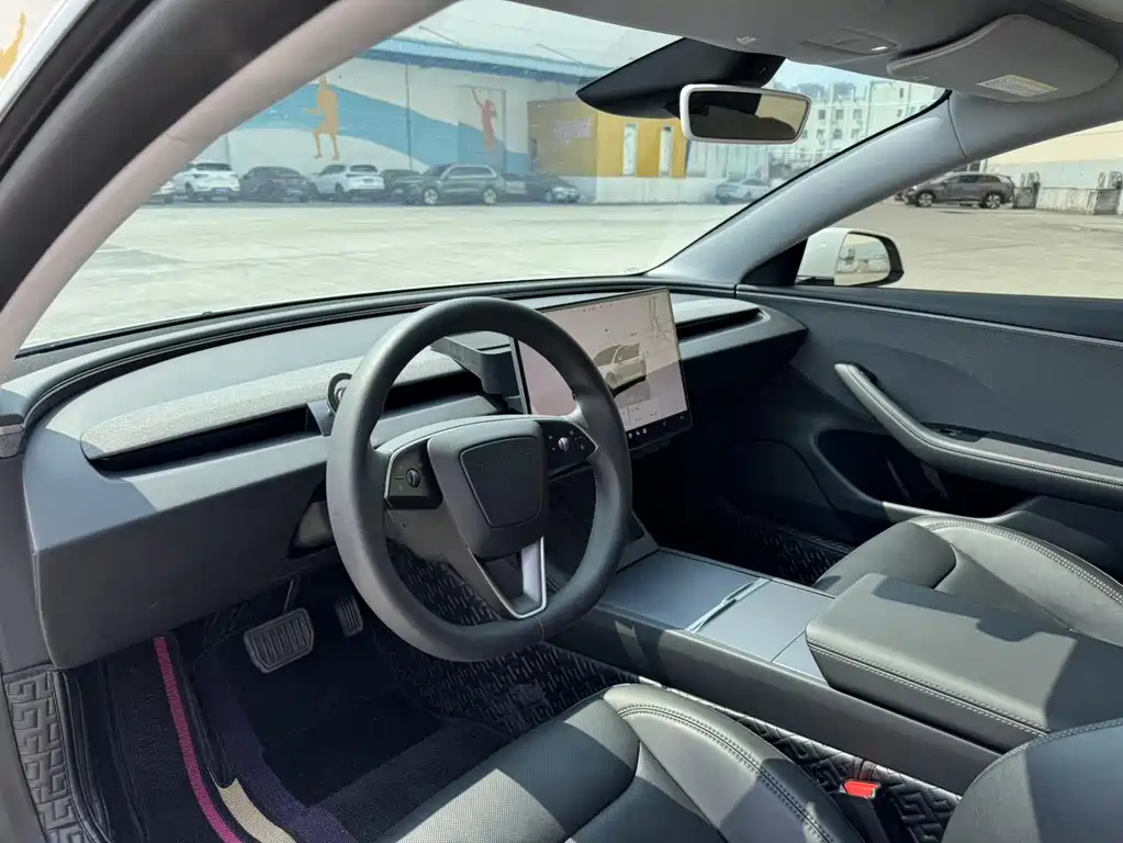 Tesla Model 3 — миниатюра 10