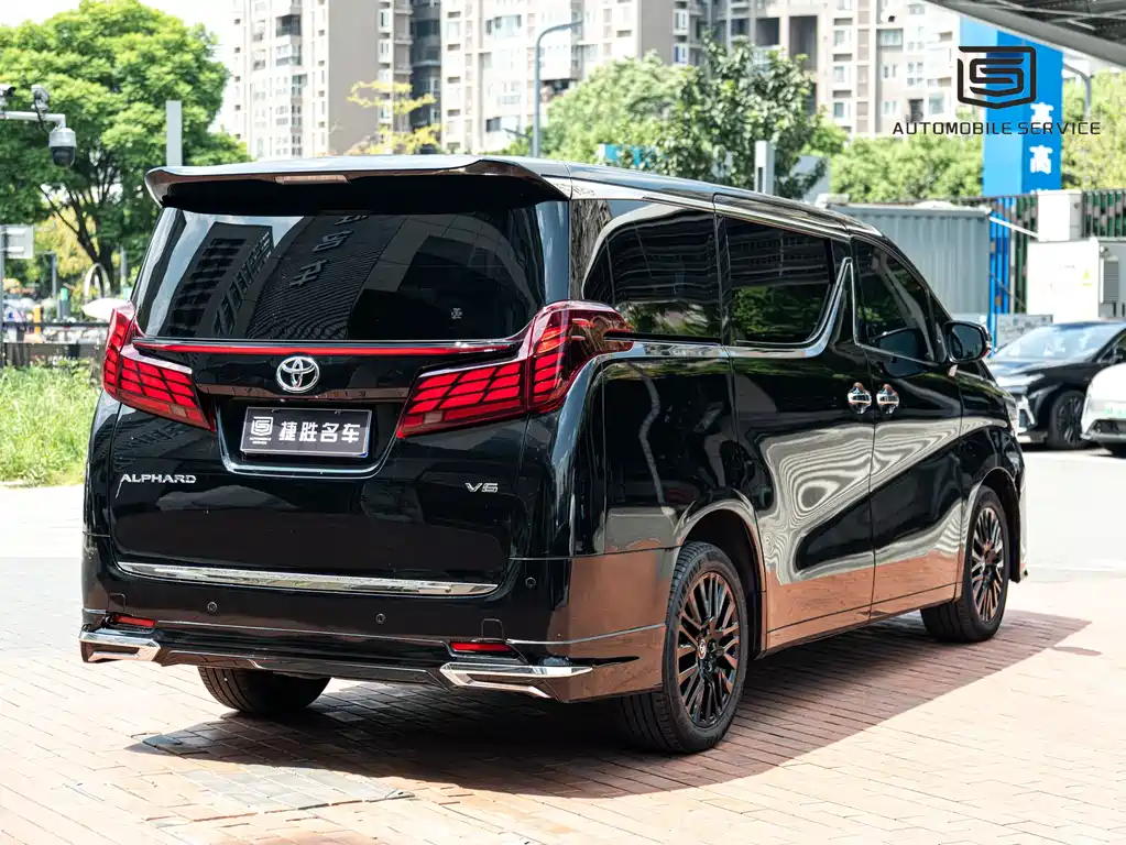 Toyota Alphard — миниатюра 5