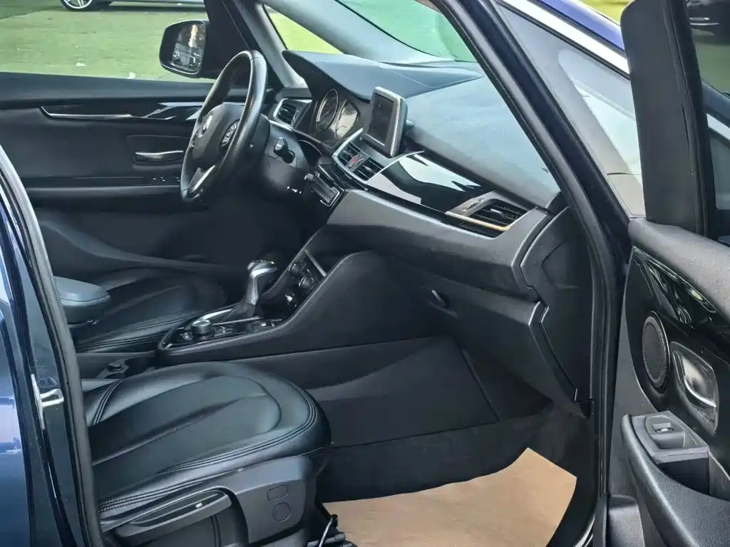 BMW 2 Series Active Tourer — миниатюра 8