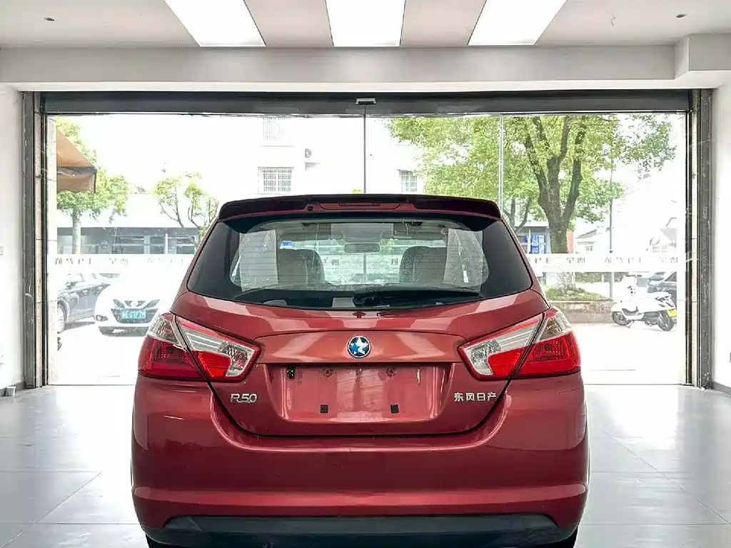 Venucia R50 2013 1.6L AT Luxury