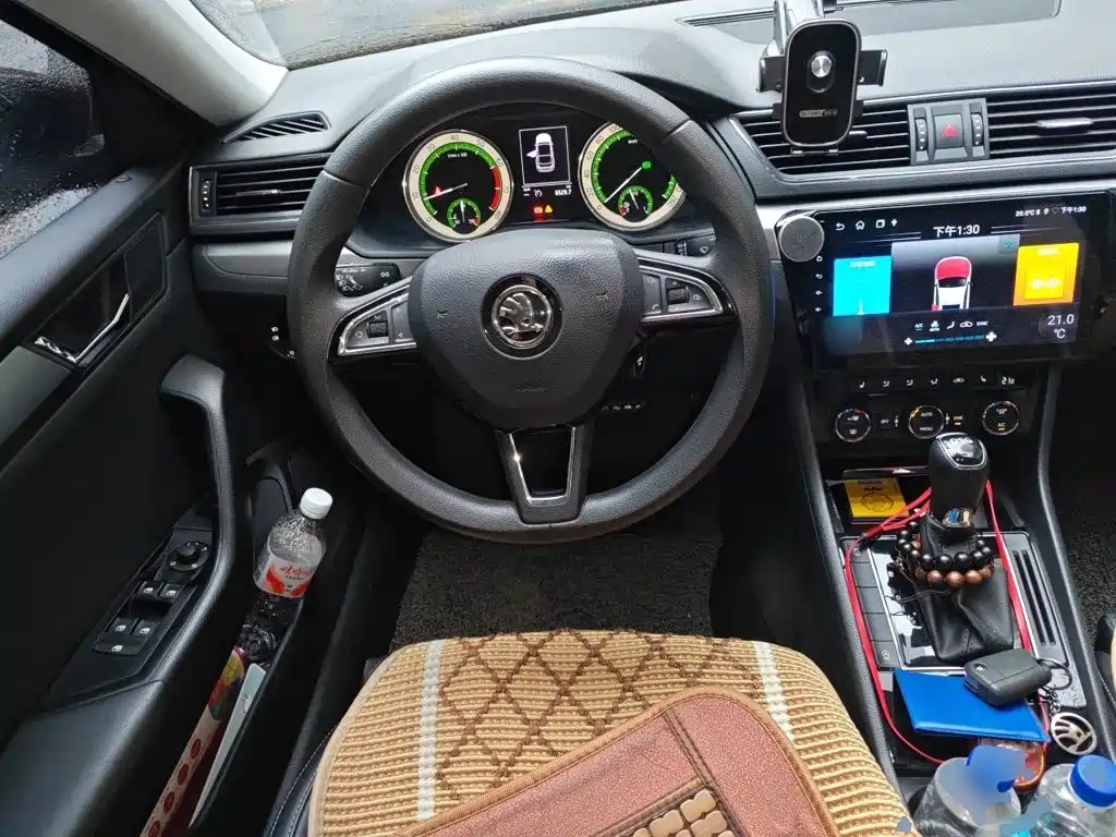 Skoda Superb — миниатюра 6