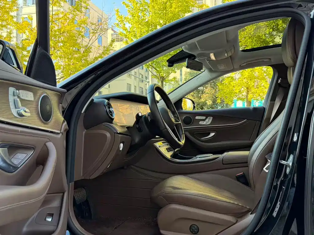 Mercedes-Benz E-Class — миниатюра 4