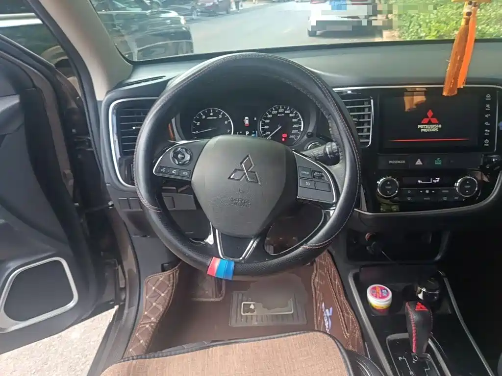Mitsubishi Outlander — миниатюра 11