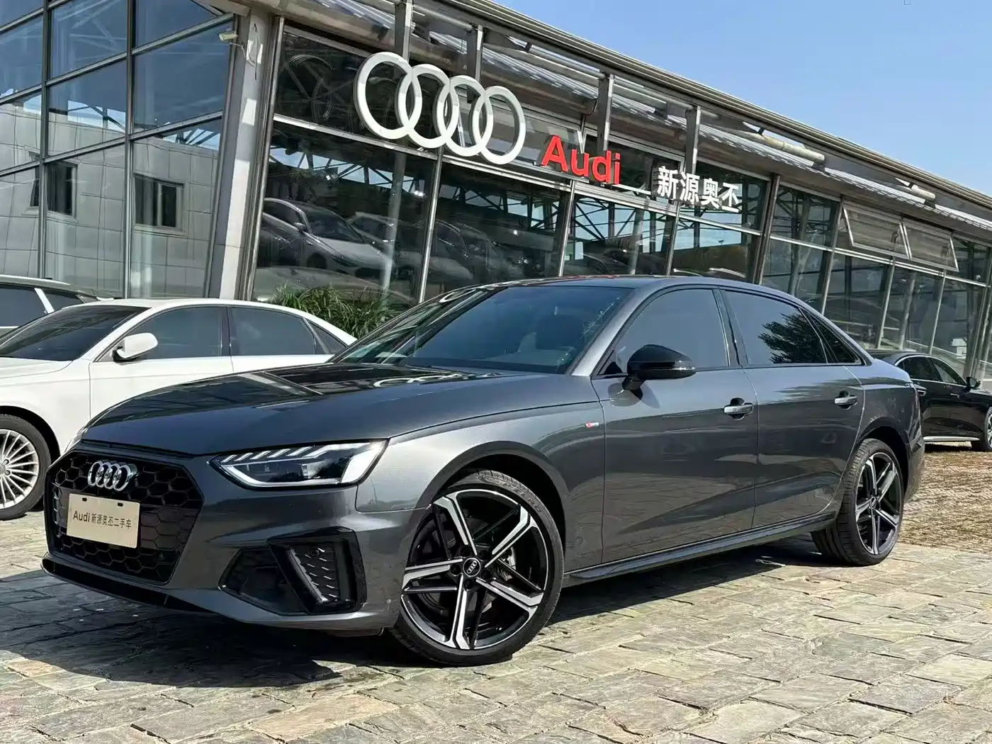 奥迪A4L 2025款 200万辆悦享版 40 TFSI 豪华动感型 2025