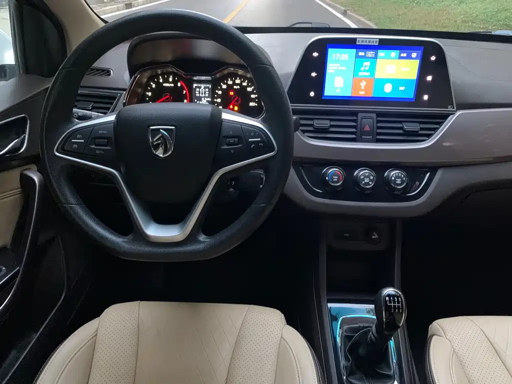 Baojun 310W — миниатюра 13
