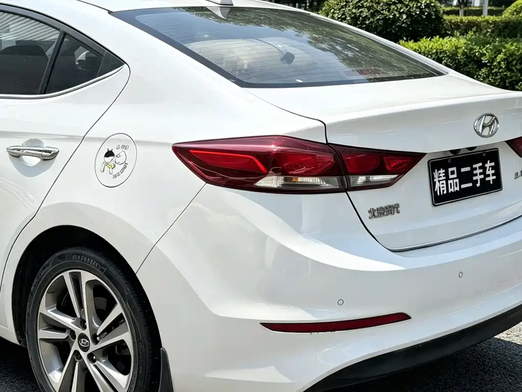 Hyundai Elantra — миниатюра 9