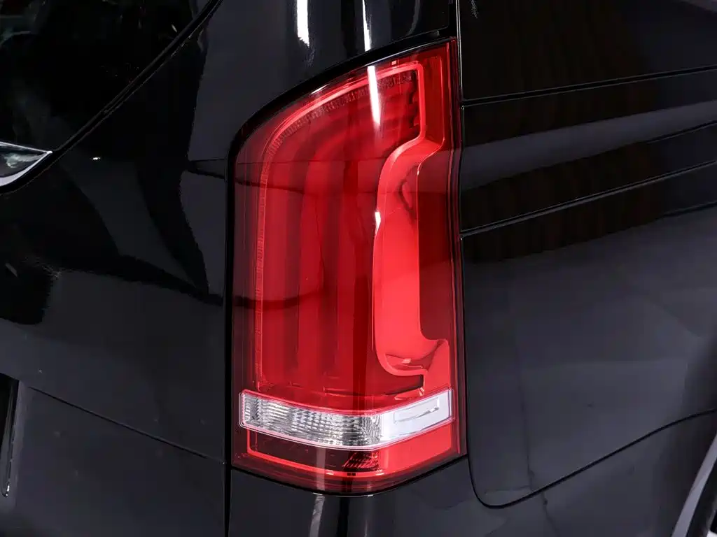 MERCEDES-BENZ V CLASS