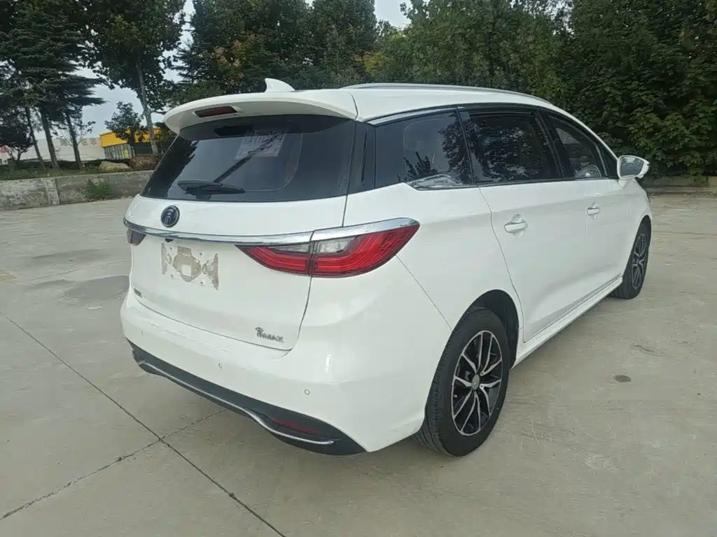 BYD MAX — миниатюра 7