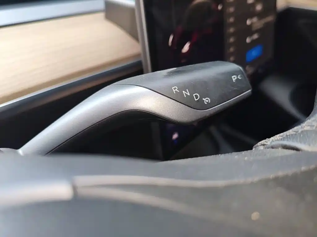 Tesla Model Y — миниатюра 14