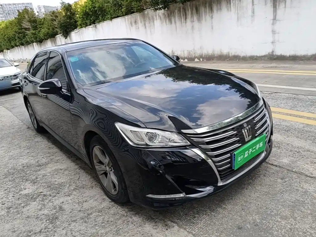 Toyota Crown — миниатюра 4