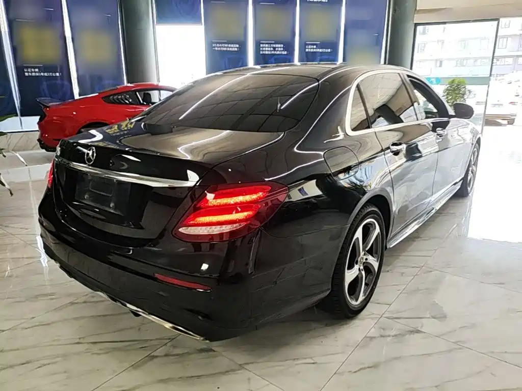 Mercedes-Benz E-Class — миниатюра 7